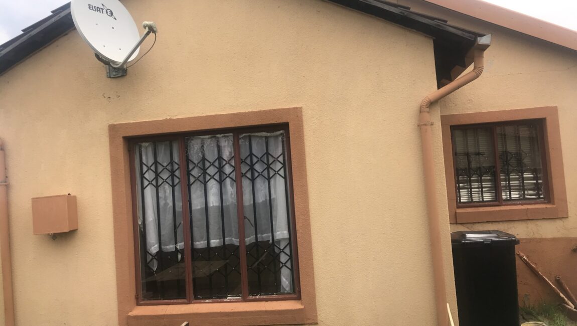 Single House Dawn Park